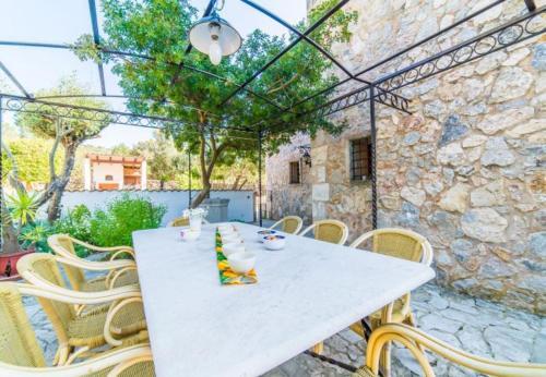 Ullaro Holiday Home Sleeps 8 With Pool Air Con And Wifi
