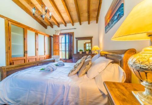 Ullaro Holiday Home Sleeps 8 With Pool Air Con And Wifi