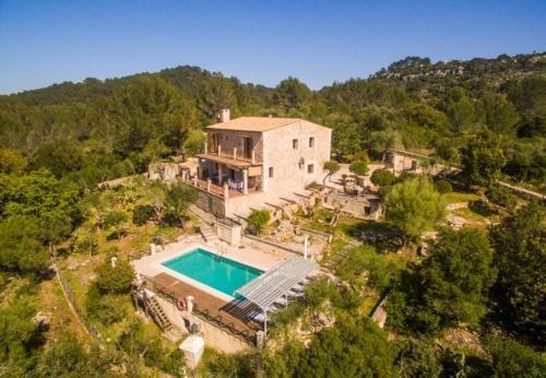 Ullaro Holiday Home Sleeps 8 With Pool Air Con And Wifi