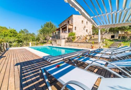 Ullaro Holiday Home Sleeps 8 With Pool Air Con And Wifi