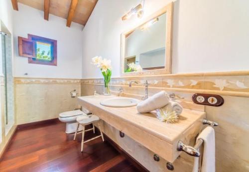 Ullaro Holiday Home Sleeps 8 With Pool Air Con And Wifi