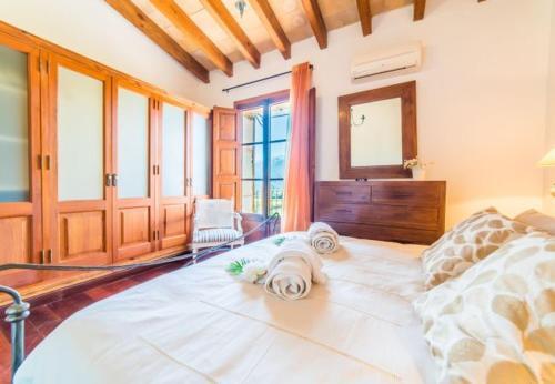 Ullaro Holiday Home Sleeps 8 With Pool Air Con And Wifi