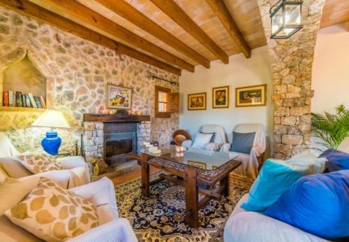 Ullaro Holiday Home Sleeps 8 With Pool Air Con And Wifi