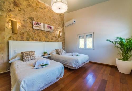 Ullaro Holiday Home Sleeps 8 With Pool Air Con And Wifi