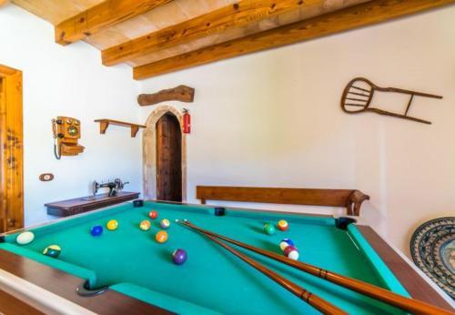Ullaro Holiday Home Sleeps 8 With Pool Air Con And Wifi