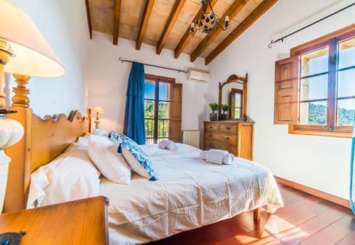 Ullaro Holiday Home Sleeps 8 With Pool Air Con And Wifi