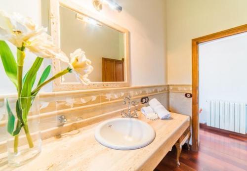 Ullaro Holiday Home Sleeps 8 With Pool Air Con And Wifi