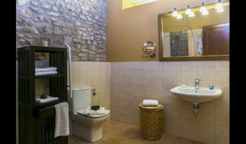 Orfes Villa Sleeps 16 With Pool And Air Con