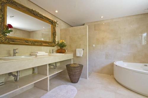 Xabia Villa Sleeps 8 Pool Wifi