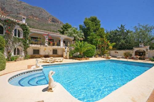 Xabia Villa Sleeps 8 Pool Wifi