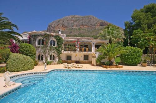 Xabia Villa Sleeps 8 Pool Wifi