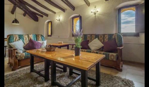 Can Trabal Villa Sleeps 10 With Pool And Air Con