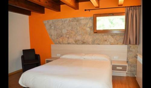 Figols Villa Sleeps 15 With Pool