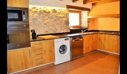 Figols Villa Sleeps 15 With Pool