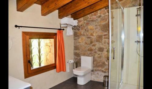 Figols Villa Sleeps 15 With Pool