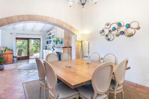 Es Mal Pas Villa Sleeps 10 With Pool And Air Con