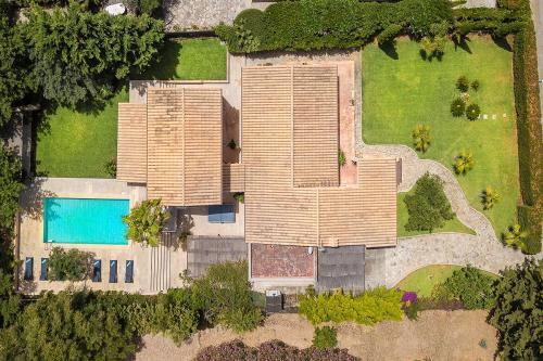 Es Mal Pas Villa Sleeps 10 With Pool And Air Con