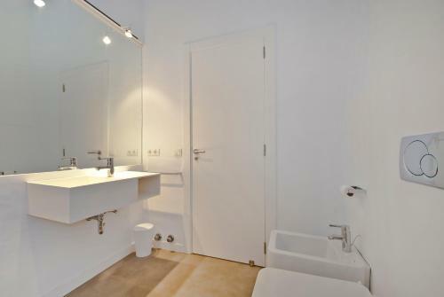 Stunning Architect Frontline Villa For 8 Guests