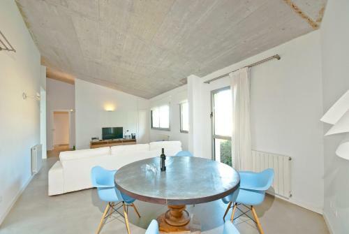 Stunning Architect Frontline Villa For 8 Guests