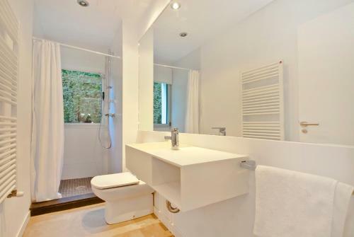 Stunning Architect Frontline Villa For 8 Guests