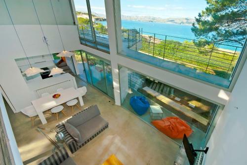 Stunning Architect Frontline Villa For 8 Guests
