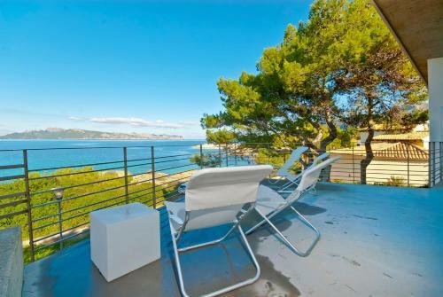 Stunning Architect Frontline Villa For 8 Guests