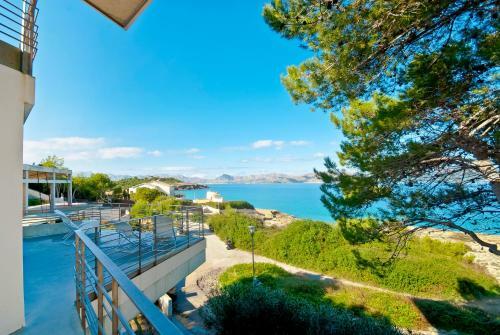 Stunning Architect Frontline Villa For 8 Guests