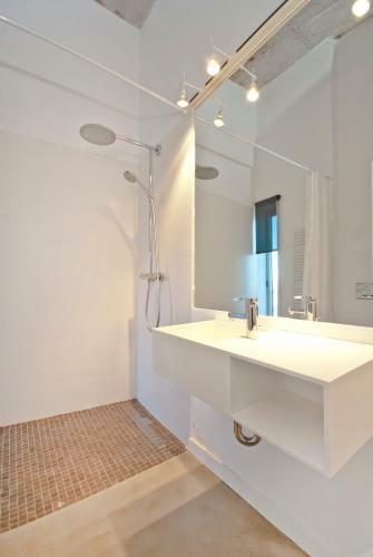 Stunning Architect Frontline Villa For 8 Guests