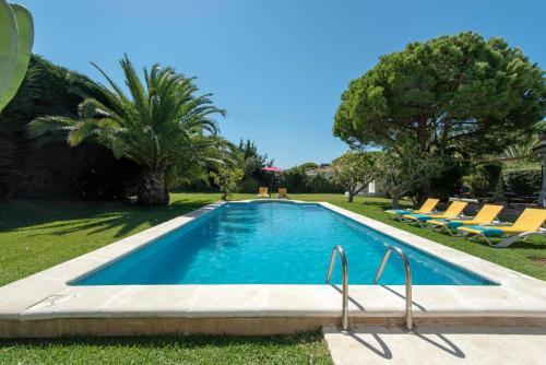 Roche Villa Sleeps 6 With Pool And Air Con