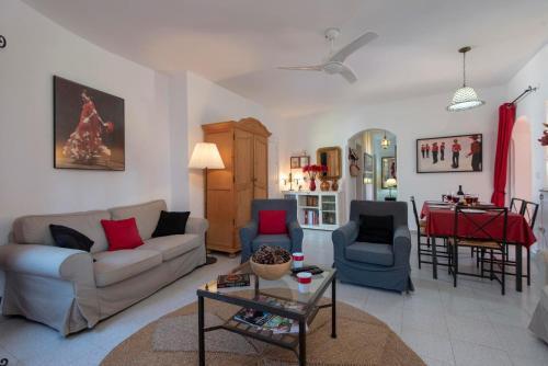 Roche Villa Sleeps 6 With Pool And Air Con