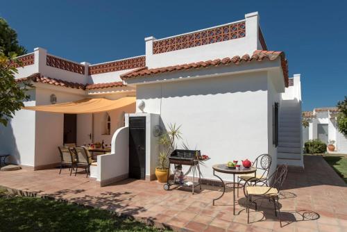 Roche Villa Sleeps 6 With Pool And Air Con
