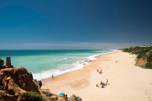 Roche Villa Sleeps 6 With Pool And Air Con