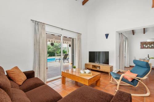 Biniana 3 Bedroom Villa, Binisafuller