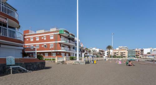 Apartment With Terrace On The Beachfront