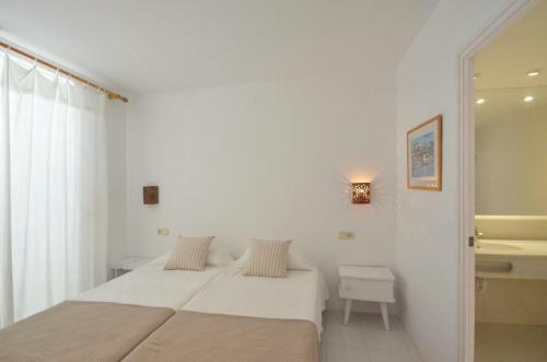 Fornells Holiday Home Sleeps 6