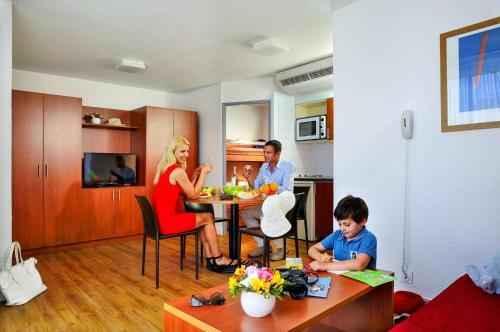 Apartamento Residence de Tourisme Antibes - Caz02101e-sye