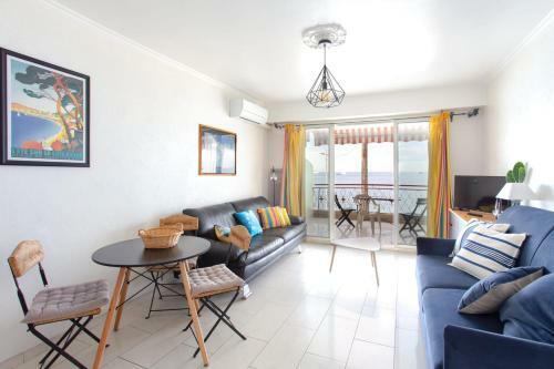 Apartamento Seafront Furnished Studio