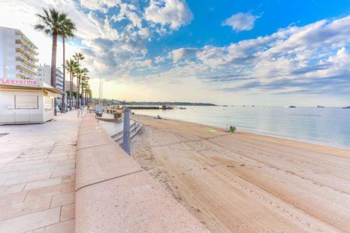 Apartamento Seafront Furnished Studio