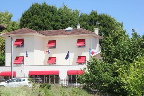 Hotel H�tel Du Lac D'arjuzanx
