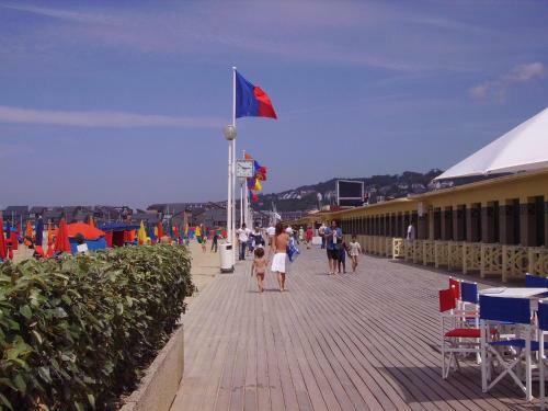 Holiday Home Asni�res - Nmd02100b-f