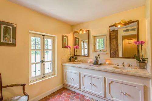 Serres Chateau Sleeps 29 Pool Air Con Wifi