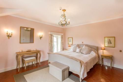 Serres Chateau Sleeps 29 Pool Air Con Wifi