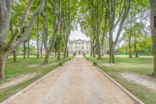 Serres Chateau Sleeps 29 Pool Air Con Wifi