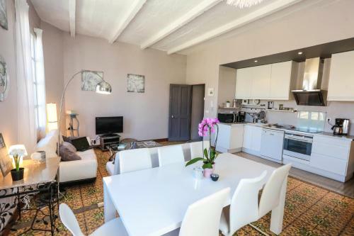 House With 6 Bedrooms In Avignon