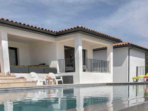 Modern Villa In Azille With Private Pool And Jacuzzi