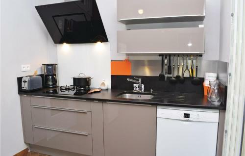 Four-bedroom Holiday Home In Bagnoles de L'orne