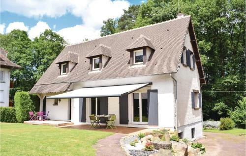 Four-bedroom Holiday Home In Bagnoles de L'orne