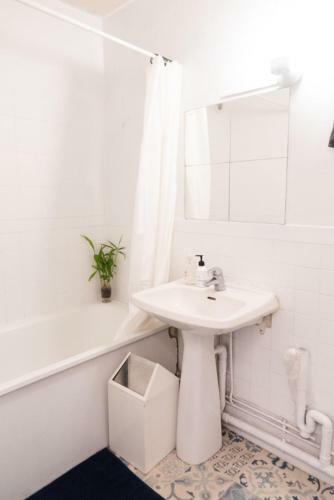 Charming Apartment Near Paris