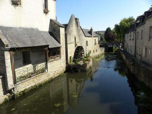 Large Comfortable Apartment In Bayeux