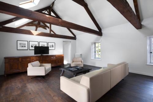 Bayeux Chateau Sleeps 18